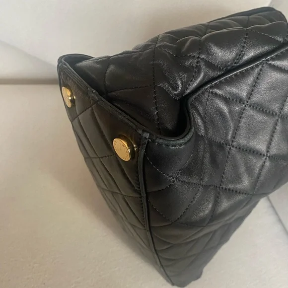 Susannah Michael Kors Black Quilted Chain Tote Bag - Picture 6 of 12